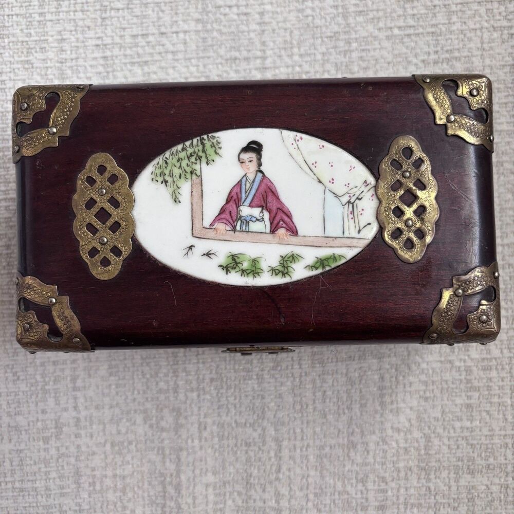 VINTAGE CHINESE ORIENTAL HAND PAINTED GEISHA, ROSEWOOD & BRASS JEWELRY BOX